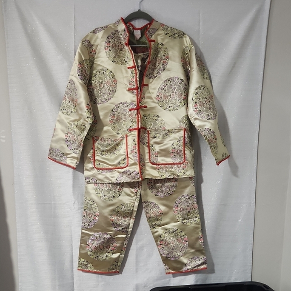 Tradiotional ChineseKids Cream and Red Set Size 15. - Picture 1 of 15